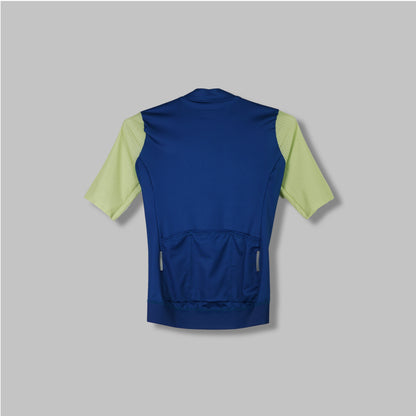 Jersey de Ciclismo Topstone Race Lime-Blue mujer modelo – TopStone Costa Rica
